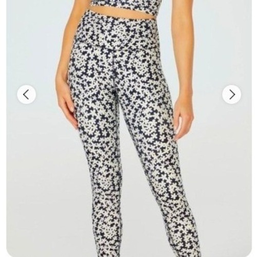 Ellie Women's Size Small Leggings Daisy Floral Navy Blue White Yellow High-Rise